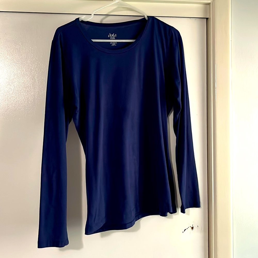 🍇 soft and stretchy long sleeve dark blue shirt perfect for layering